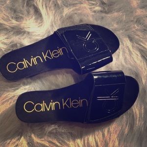Calvin Klein slides!